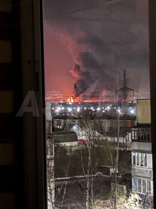 В Ярославле горит нефтеперерабатывающий завод – он входит в топ-5 крупнейших НПЗ страны-агрессора