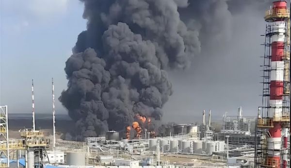 Нефтяной экспорт Кремля бьет антирекорды – Украина системно уничтожает его порты и НПЗ