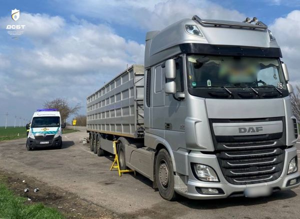 Пытались перехитрить систему: под Николаевом две фуры с перегрузом получили огромные штрафы