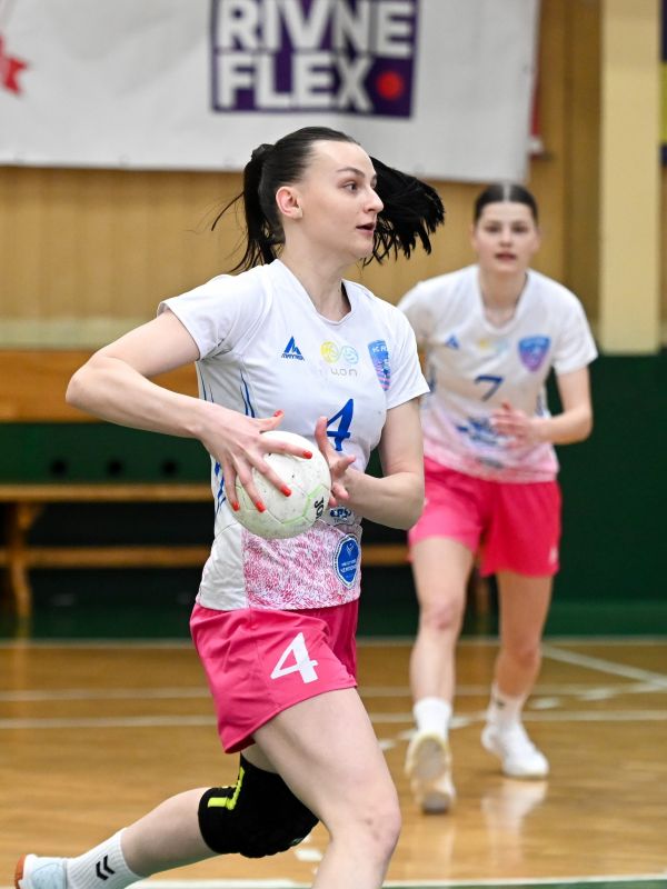 Гандболистка николаевского «Реала» Анастасия Гинкул сохранила лидерство в гонке бомбардиров женской суперлиги