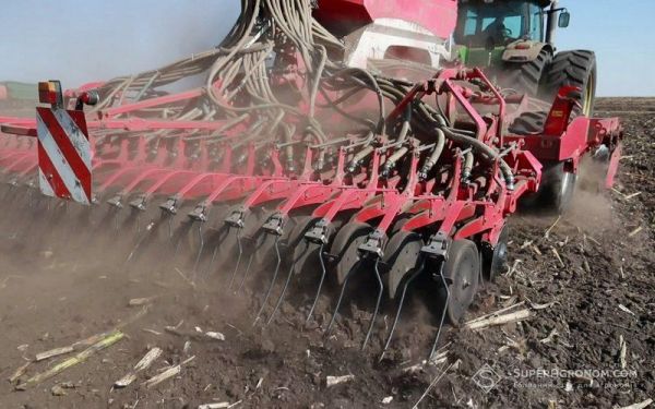 Урожай-2026: аграрии прифронтовой Николаевщины первыми вывели технику в поля