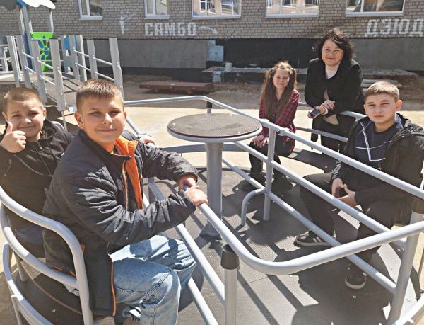 Больше, чем просто качели: в Снигиревской общине открыли инклюзивную чудо-площадку