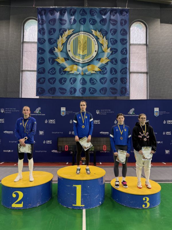 Бондарь взяла третий титул чемпионки Украины U-23, Скороход победил впервые – пьедестал николаевских саблистов