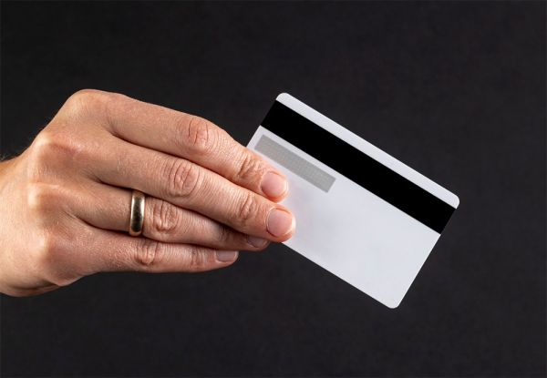 Идеальный клон: в Николаеве женщина потеряла 94 тысячи, перепутав сайт мошенников с настоящим