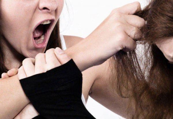 Драка девушек в центре Николаева закончилась судом и обвинительным приговором