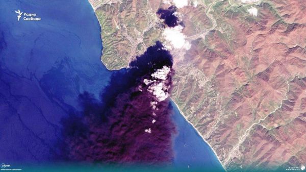 НПЗ в Туапсе продолжает гореть – дым видно на двести километров