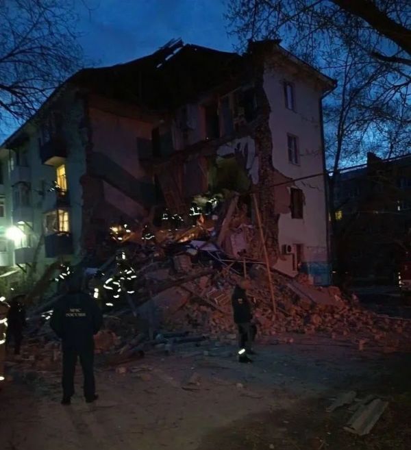 Российская армия при защите НПЗ в Сызрани снесла многоэтажку