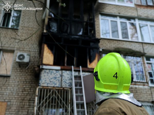 Один балкон — три пострадавшие квартиры: последствия пожара в многоэтажке Ингульского района