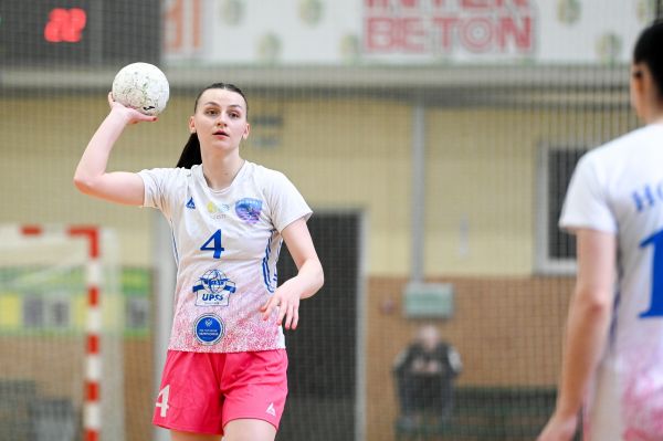 Гандболистки николаевского «Реала» в матче женской суперлиги мощно сыграли с «Проскуровым»