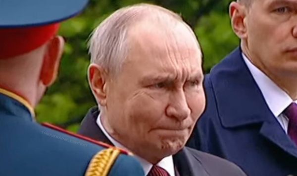 В Москве парад на Красной площади провели за 45 минут