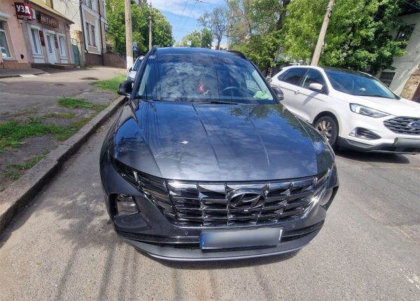 В Николаеве наказали «учителя» на Hyundai: за опасный маневр перед троллейбусом у водителя изъяли кроссовер