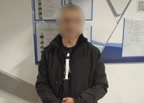 Увидел ТЦК — и взял ребенка в заложники: во Львове мужчина приставил нож к горлу 13-летней девочки