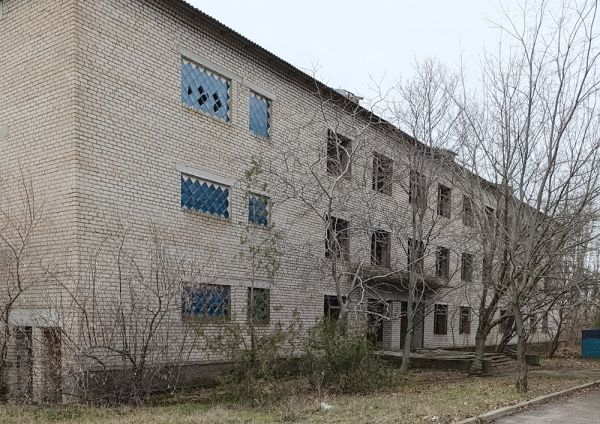 Недорогой лот для тех, кто готов рискнуть: на Николаевщине ФГУ повторно продает трехэтажное здание больницы