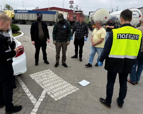 Между Николаевом и Киевом: врачи-близнецы торговали «инвалидностью» по цене авто