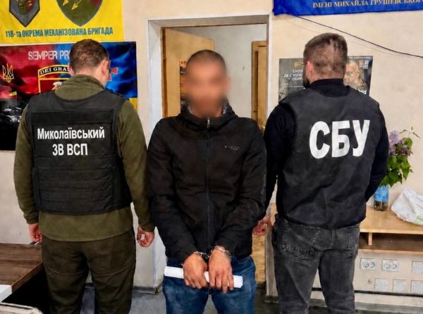 В Николаеве военный, которого вернули из СЗЧ, пытался дать коменданту 5000 долларов, чтоб вырваться на свободу
