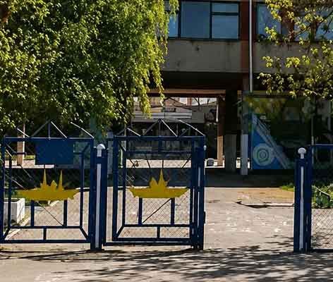Две тысячи детей без горячих обедов: из-за сорванного ремонта опорной кухни в Николаеве подрядчика тянут в суд