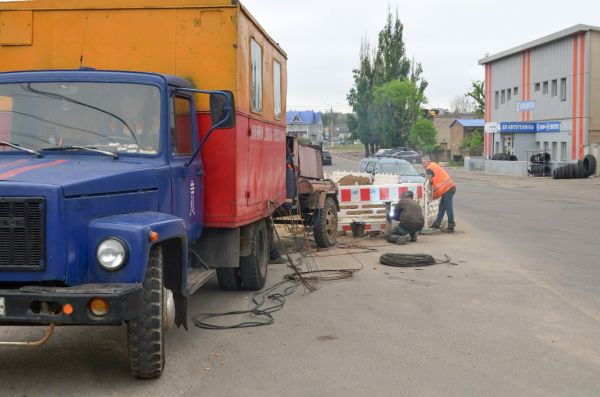 На перекрестке на Троицкой в Николаеве разрыли дорогу – меняют трубу