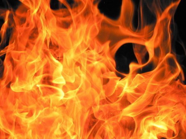 В Первомайске мужчина получил ожоги, спасая семью от пожара