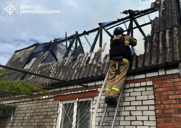 Несмотря на регулярные обстрелы: в Черноморской общине огнеборцы ликвидировали пожар на даче