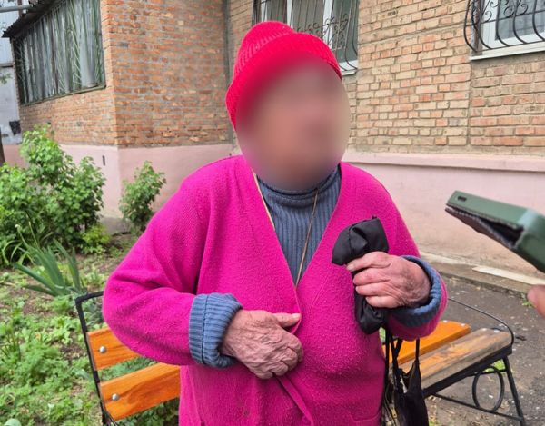 Не прошли мимо: в Николаеве неравнодушные люди помогли двум бабушкам, забывшим дорогу домой
