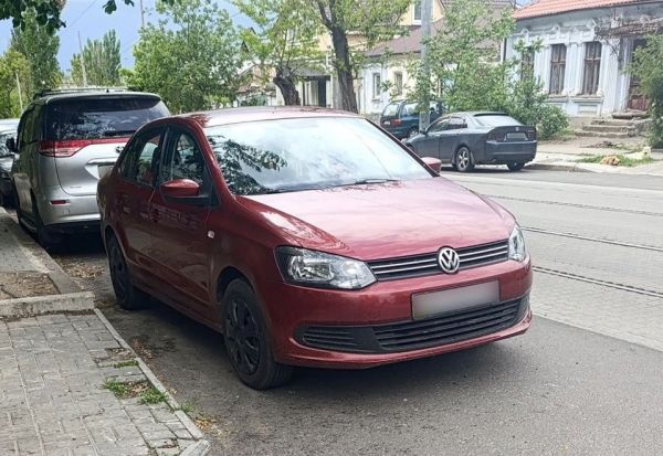 В Николаеве водительницу Volkswagen за езду по Соборной площади наказали символическим штрафом