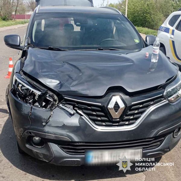 В Николаевской области под колесами легкового автомобиля погибла женщина