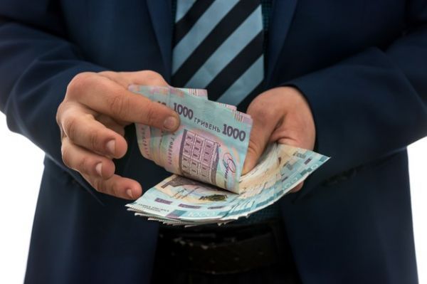 Средняя зарплата на госслужбе составляет 37 тыс. грн, в регионах — 22 тыс. грн