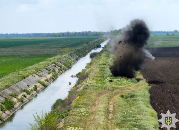 На полях Николаевщины нашли боеприпасы, которые пришлось взрывать на месте