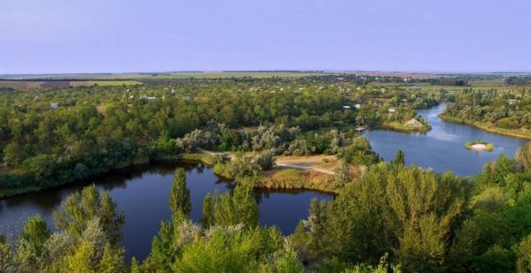 В Николаевской области удивительное водохранилище превратили в огромную свалку