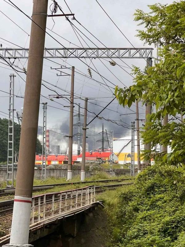 Взрывы в Туапсе и Таганроге: цель – НПЗ, авиазавод