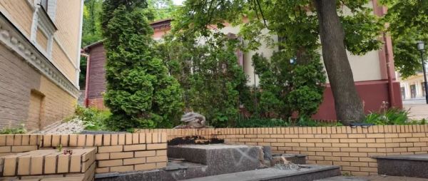 Андреевский узвоз без Булгакова: в Киеве исчез памятник автору «Мастера и Маргариты»