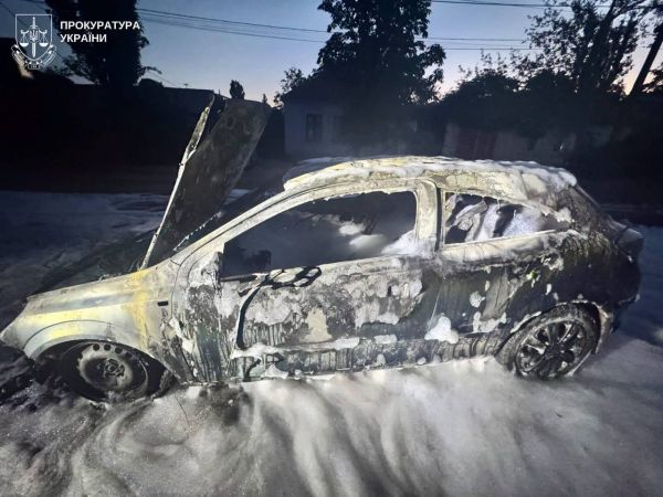 В Николаеве сожгли две машины военным: а поджигателям 