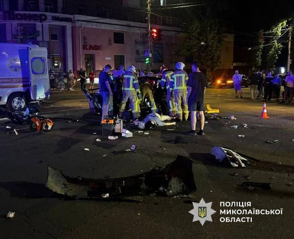 Трагическое ДТП в центре Николаева: погибла женщина, травмированы двое детей. Фото