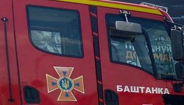 В Николаевской области для ликвидации пожара после вражеского обстрела привлекали химиков и пиротехников
