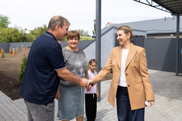 Визит без анонсов: Елена Зеленская приехала на Николаевщину и проверила восстановленные объекты
