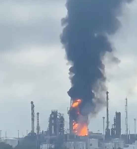 Украинские дроны поразили нефтеперерабатывающий завод в Тюменской области