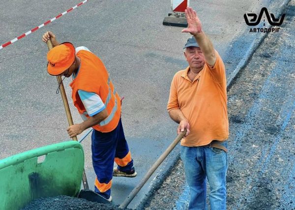 Дорожники Николаева продолжили фрезерование аварийных участков в центральной части города