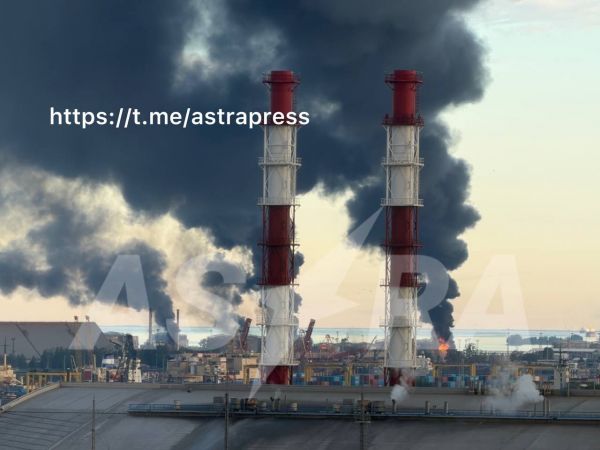 В Санкт-Петербурге пылает огромный нефтяной терминал