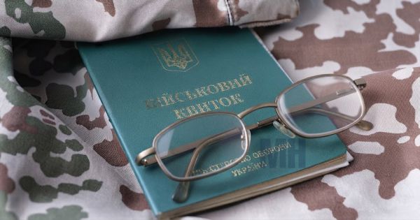 Мужчину с плохим зрением мобилизовали и назначили снайпером, а потом водителем без прав: в дело вмешался суд