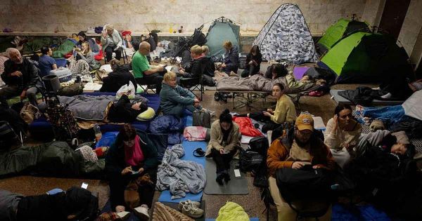 56 тысяч человек укрывались ночью в столичном метро от обстрелов