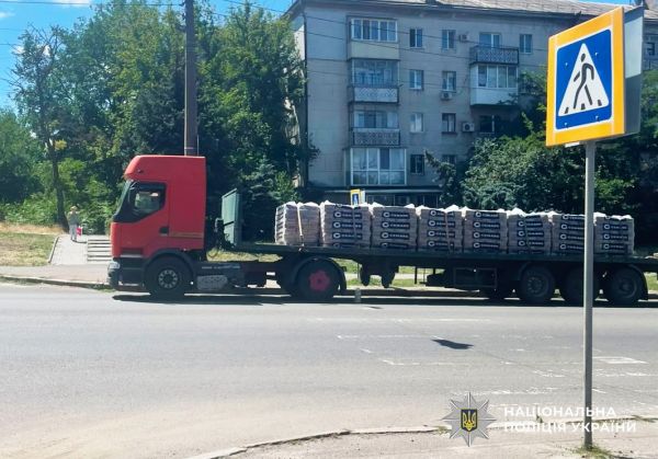 В Николаеве на выезде с моста фура сбила 77-летнюю женщину на «зебре»: полиция ищет свидетелей