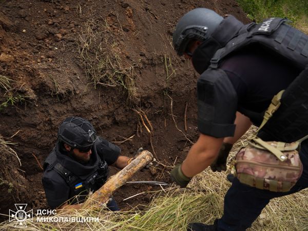 В Николаевской области во время земляных работ откопали более двух десятков снарядов Второй мировой войны