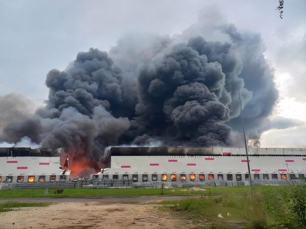 В Рязани дроны попали в нефтеперерабатывающий завод и склады Wildberries