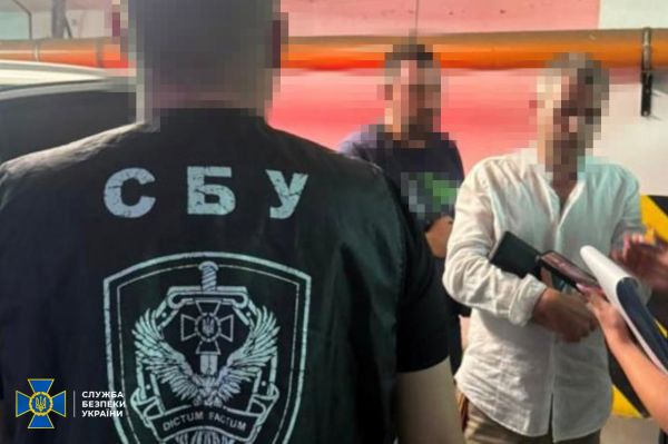 Паспорт с «кавказским акцентом»: трое дельцов из Николаева сделали иностранцами 150 украинских призывников