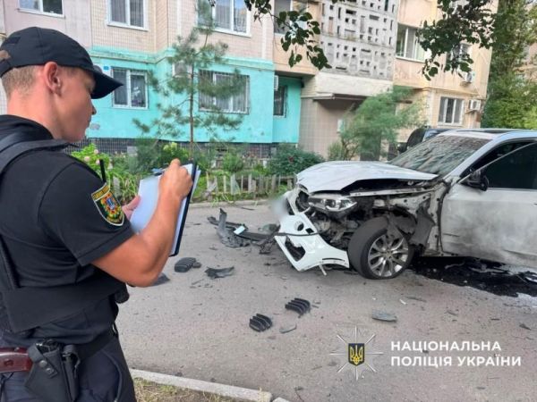 В Одессе взорвали автомобиль с офицером Командования ВМС: под колесом внедорожника сработала бомба