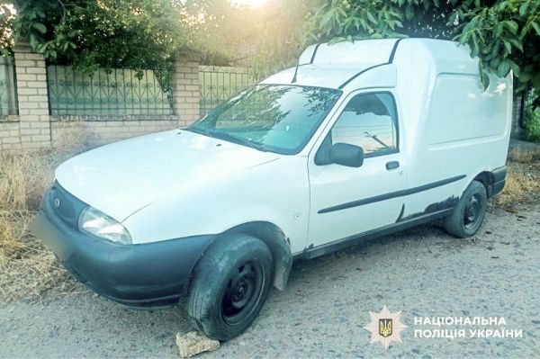 В Николаеве прохожий завел без ключей чужой «Форд» и уехал на нем домой