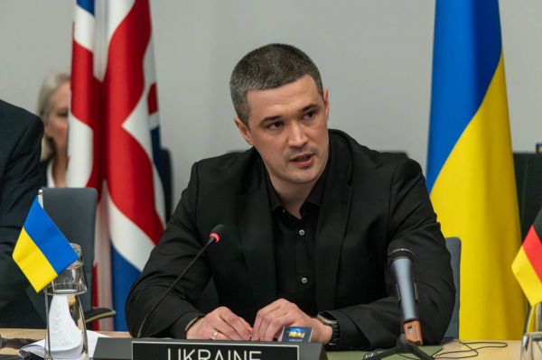 Экс-министр обороны Федоров о назначении Драпатого и отставке Сырского