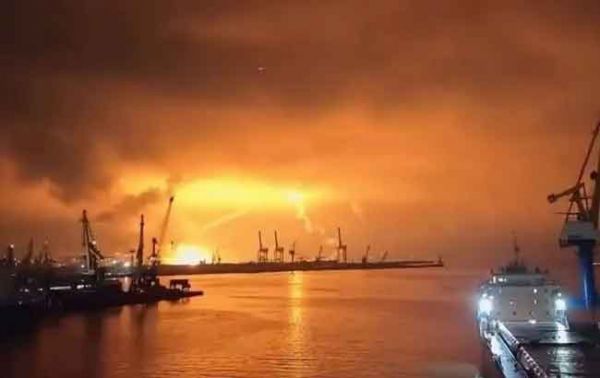 В Новороссийске закрыли ночное движение судов из-за атак дронов