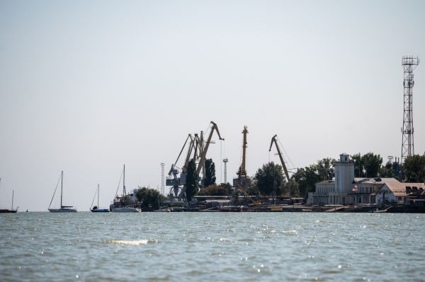 В Таганрогском заливе горят два танкера