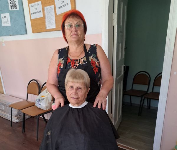 Красота и поддержка: в Николаеве проводят дни бесплатных стрижек «Стильная прическа»